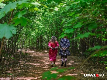 В 2023 году люди тоже в парке гуляли | Источник: Булат Салихов / UFA1.RU