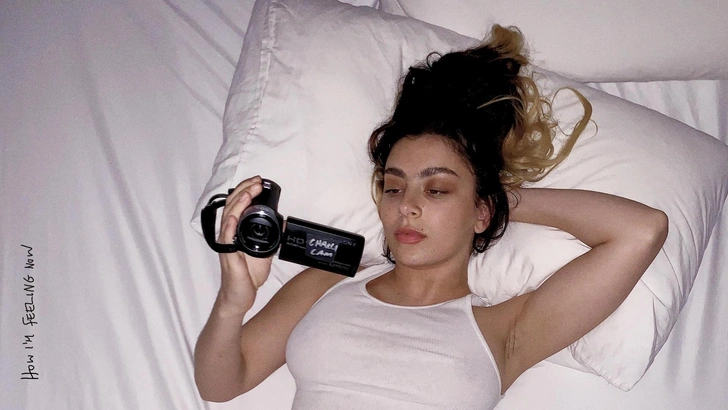 Party 4 U: в чем смысл песни Charli XCX и как она стала гимном летней грусти | Источник: Соцсети