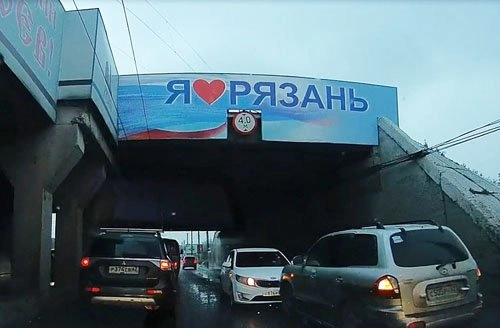 Фото: в Рязани автомобиль оказался на встречке | ya62.ru