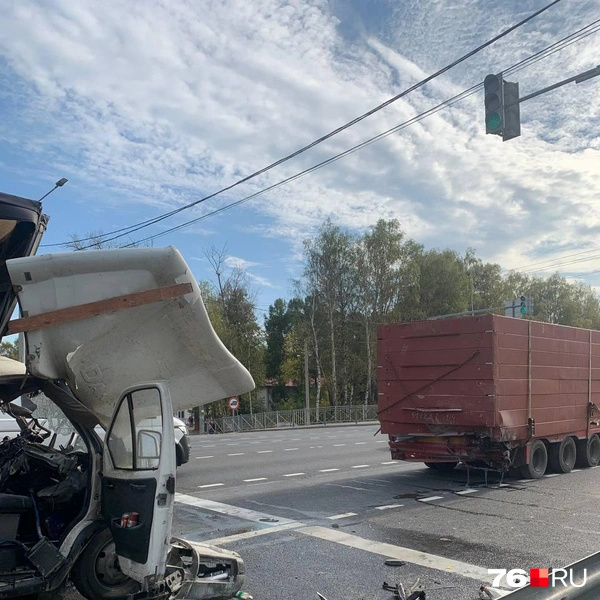 ДТП произошло около 14 часов дня | Источник: Алёна Троицкая / 76.RU