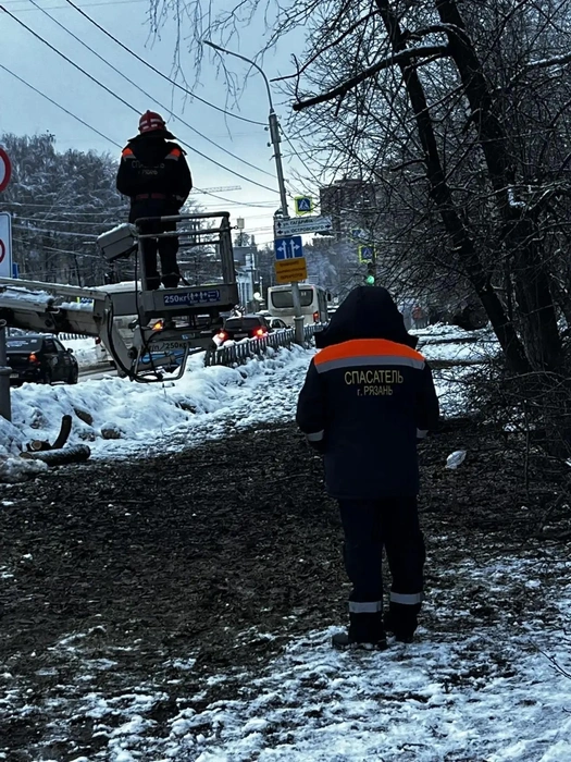 Рабочие устраняют аварию | Источник: Администрация города Рязани