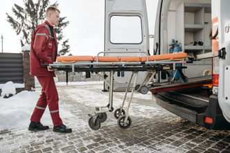 Когда спасать людей — призвание: 8 ярких историй о работе врачей «скорой помощи»