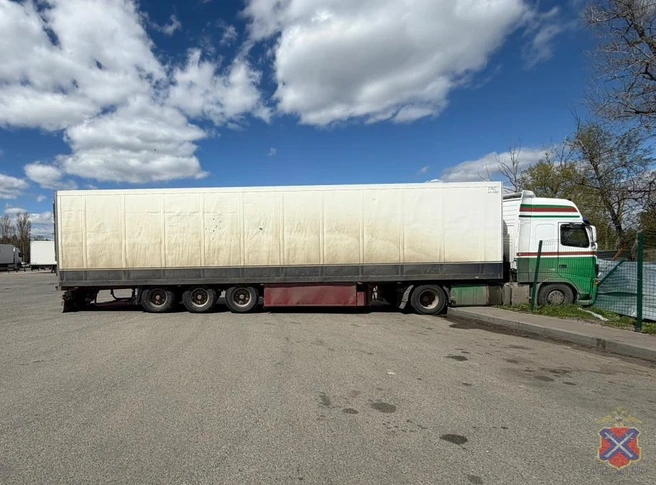 В этой аварии водитель не поставил под колеса противооткатные упоры | Источник: ГУ МВД России по Волгоградской области