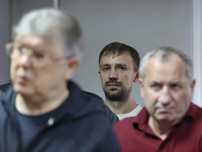 Максим Калашников выглядел огорчённым и удивлённым | Источник: Алексей Волхонский / V1.RU