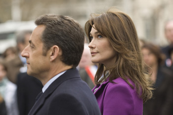 Призидент Франции Николя Саркози (Nicolas Sarkozy ) с женой Карлой Бруни (Carla Bruni-Sarkozy) на возложении венка Шарлю де Голлю, 27.03.2008, Лондон, Великобритания