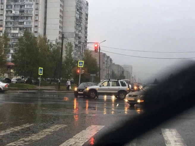 Водители не поделили дорогу | Источник: Дороги Ярославля/Facebook.com