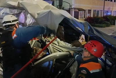 Погибшего водителя вырезали из Газели после аварии в Сочи