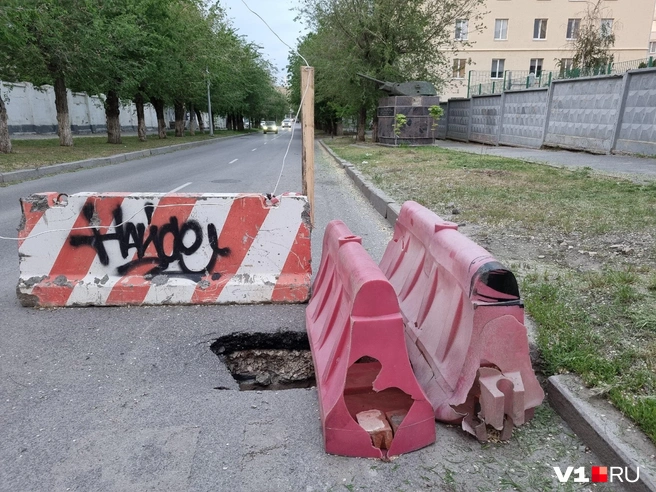 Опасное место уже огородили | Источник: читатели V1.RU