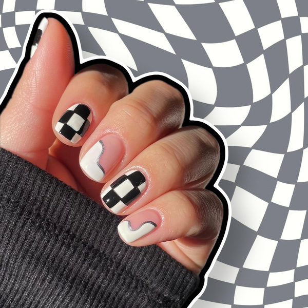 Белый френч со стразами — простой дизайн ногтей на весну | theGirl