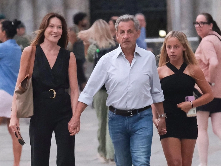 Карла Бруни и Николя Саркози с дочерью Джулией