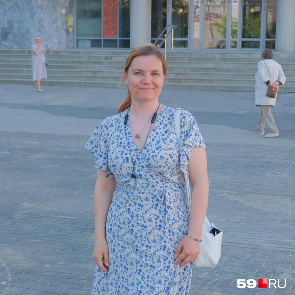 Евгения пришла послушать артистов | Источник: Тимофей Калмаков / 59.RU