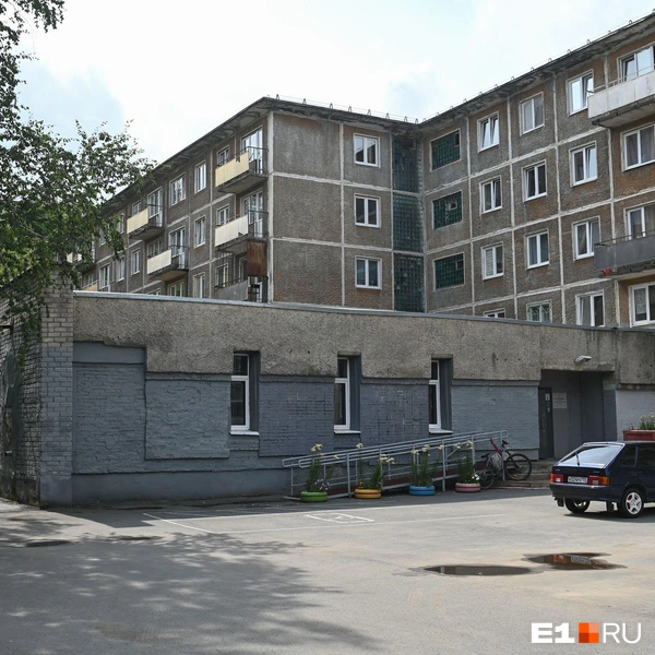 Концерты проходили прямо в этой пристройке (а однажды — даже на ее крыше) | Источник: Дмитрий Емельянов / E1.RU