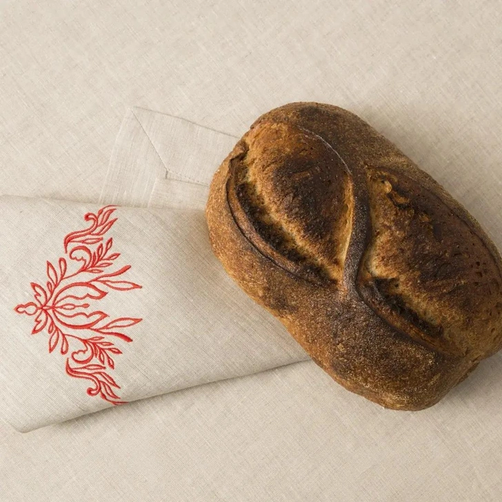 Монохром льна и якобинский цветок: коллекция столового текстиля молодого бренда &laquo;Ленский&raquo;