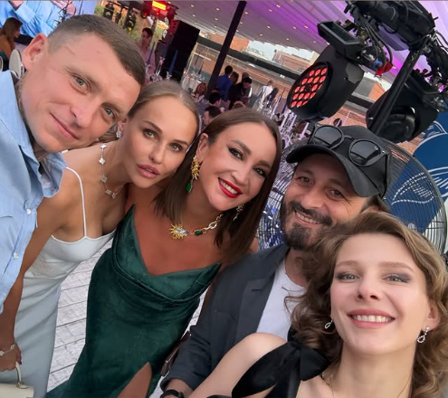 Павел и Надежда Мамаевы, Ольга Бузова, Илья Авербух и Лиза Арзамасова