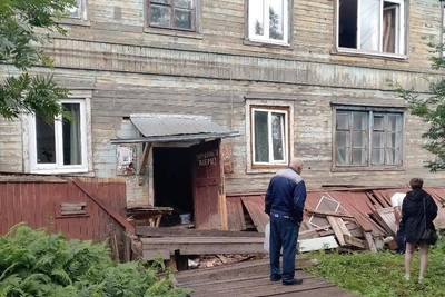 Многоквартирный дом в Архангельске сошел со свай: жильцы вернулись