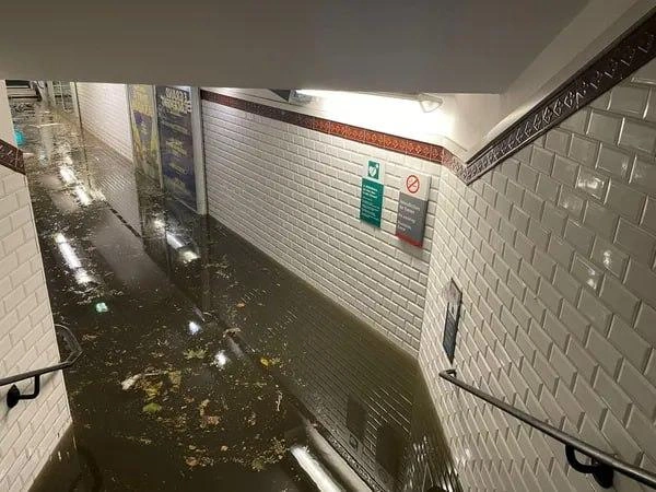 Станции метро оказались затопленными | Источник: Ici Paris le-de-France