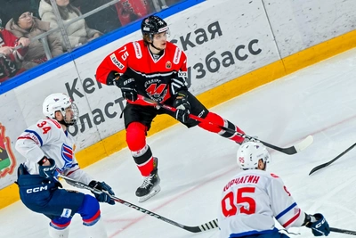 «Металлург» Новокузнецка победил в регулярке ВХЛ с рекордами
