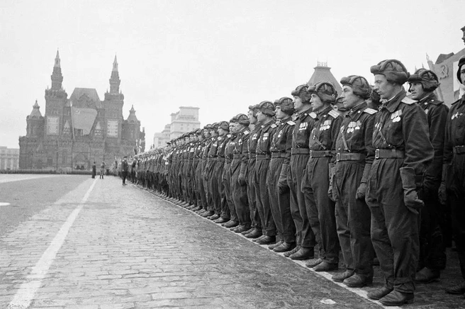Участники Парада Победы — бойцы бронетанковых войск | Источник: М. Трахман / Главархив Москвы