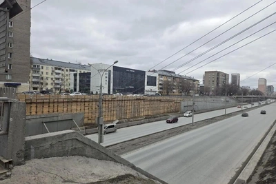 В Новосибирске ищут подрядчика для ремонта стены на Ипподромской