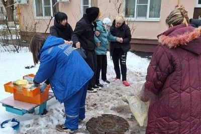 Massive Icicle Falls on Woman's Head in Rostov