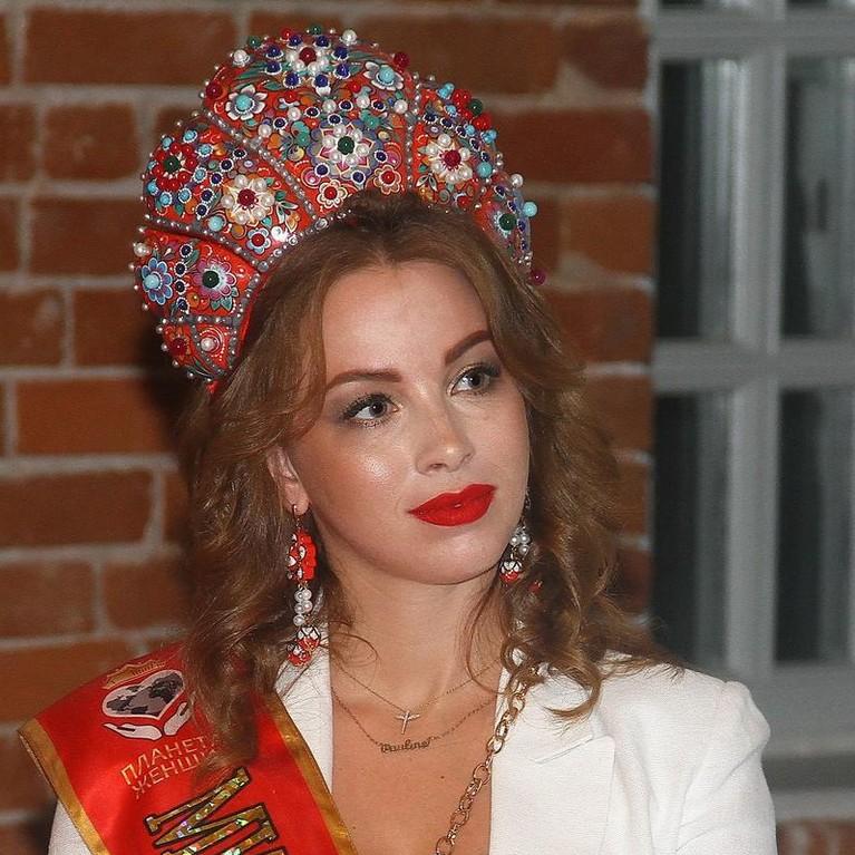 Елена хотела покончить с собой, Полина ставила условие — или я, или она: страсти кипели в семье Романа Товстика