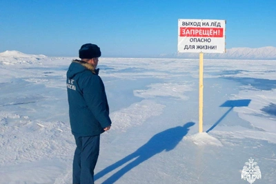 Пять ледовых переправ на Байкале закрыты из-за потепления