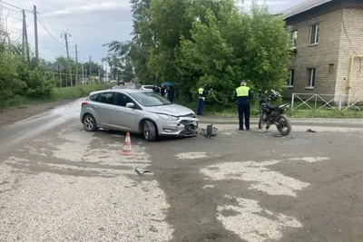 Под Екатеринбургом дети на питбайке врезались в легковушку
