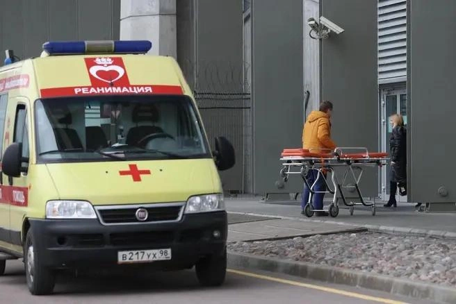 Скорая констатировала смерть  | Источник: Сергей Михайличенко / FONTANKA.RU