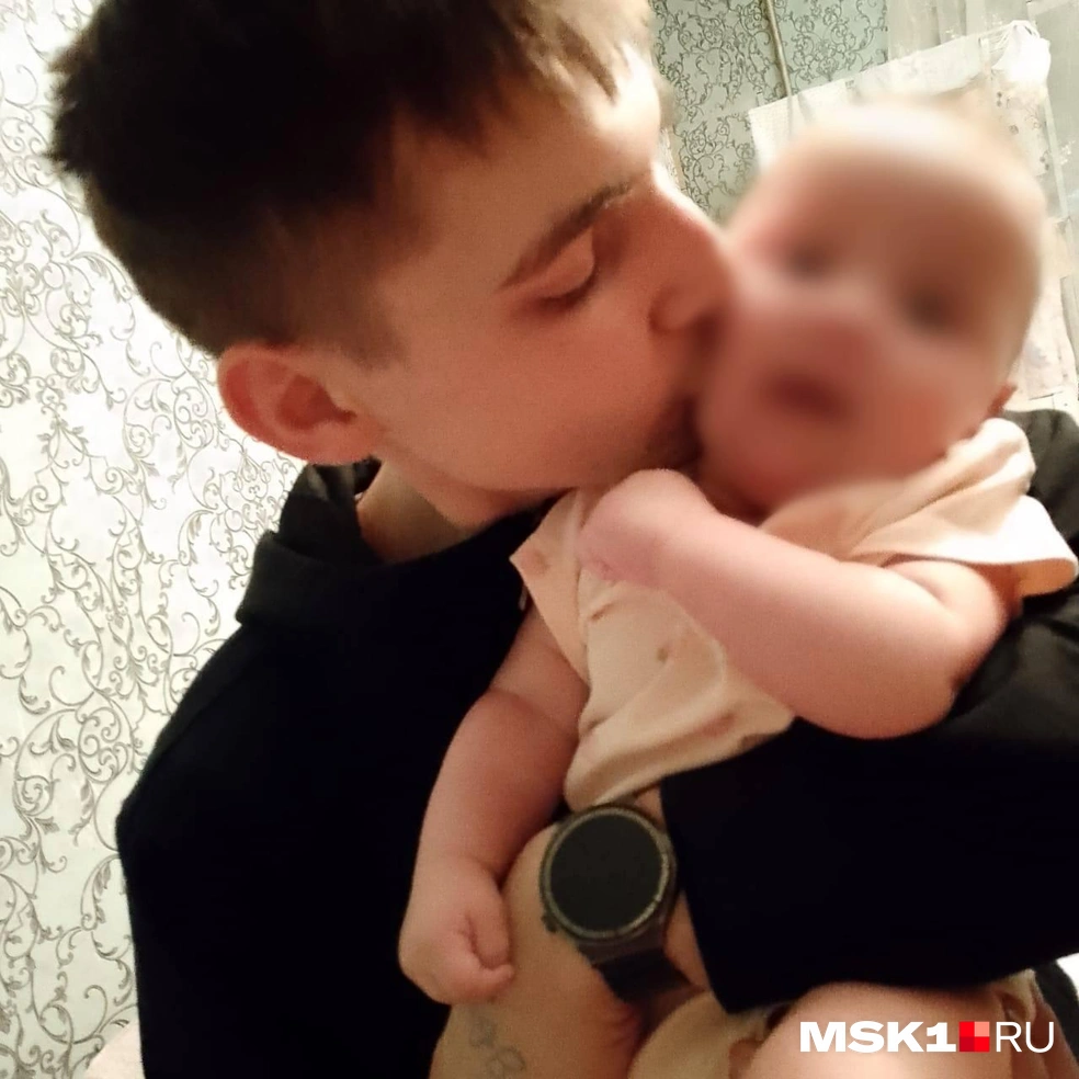 Тимофей оказался заботливым папой | Источник: Валентина Уголькова