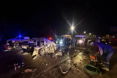 Спасатели Читы извлекли погибших из Toyota после аварии с КАМАЗом