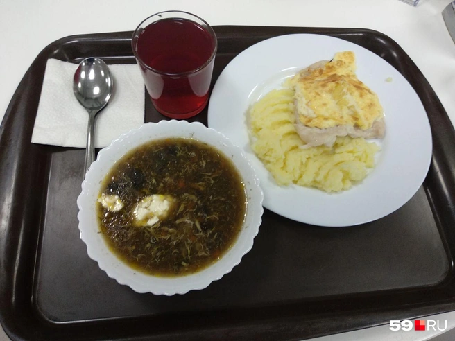 Вкусный и сытный обед, но, возможно, он мог бы стоить чуть меньше | Источник: Наталия Главатских / 59.RU