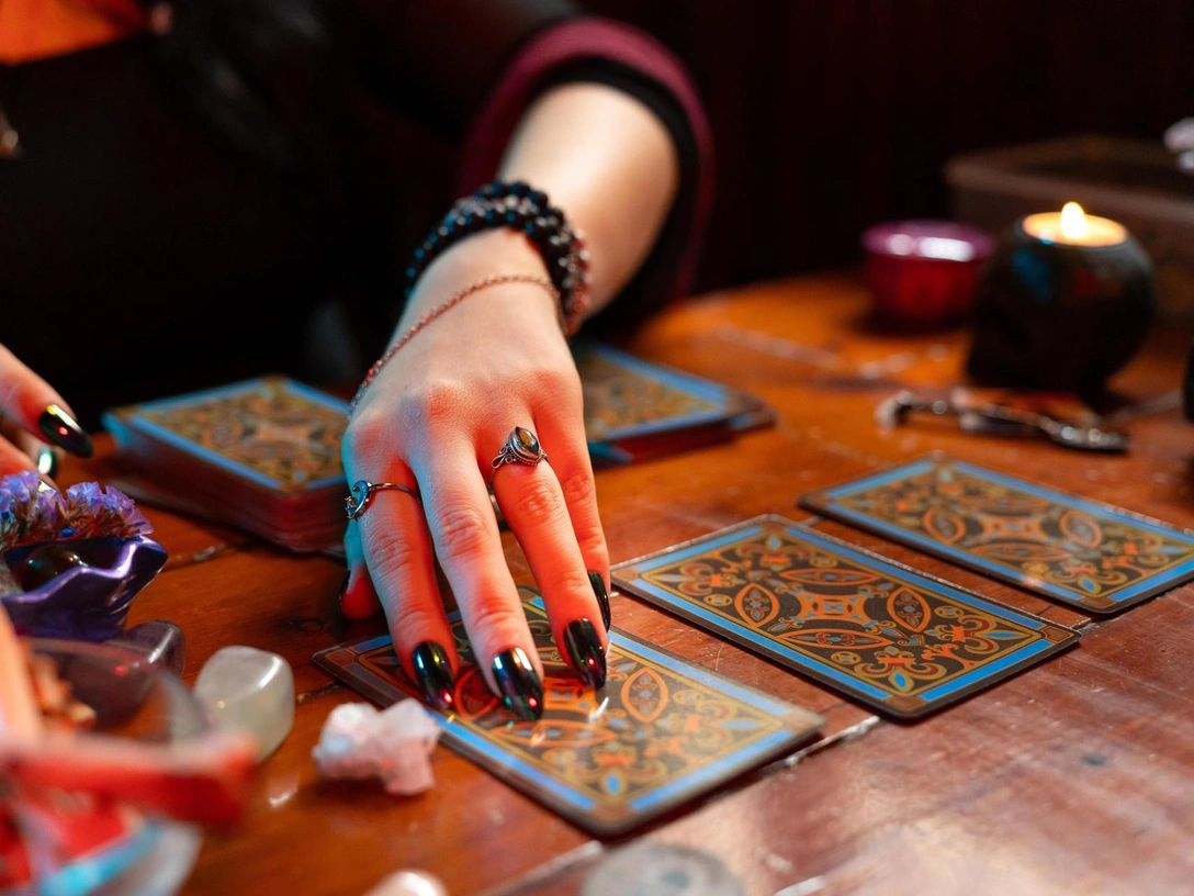 Самый счастливый аркан Таро, который расскажет, как поймать удачу | marieclaire.ru