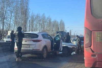 Массовое ДТП на Новикова-Прибоя заблокировало движение