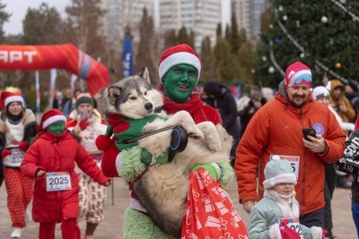 Рождественская гонка Дедов Морозов в Волгограде