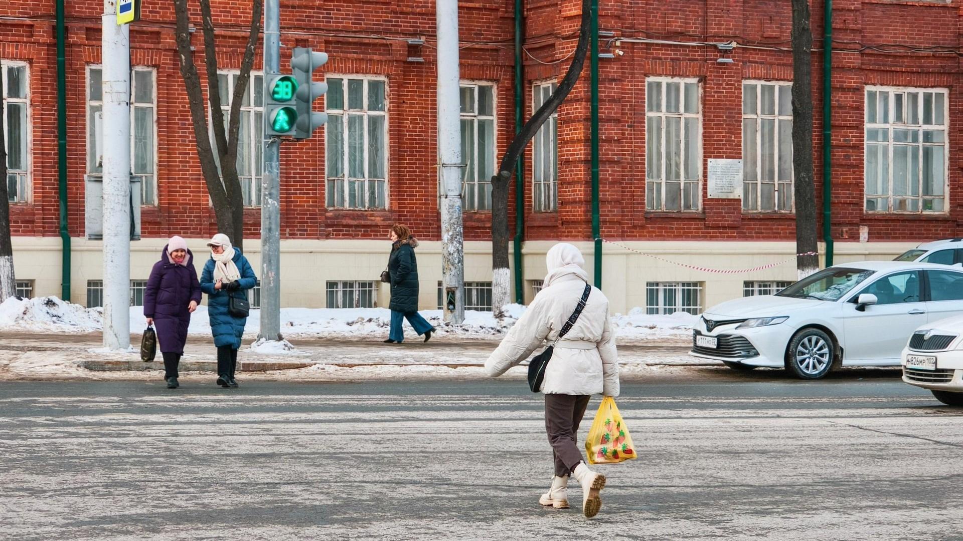 Обед по расписанию. Как на ракетную опасность отреагировали жители Уфы — фоторепортаж