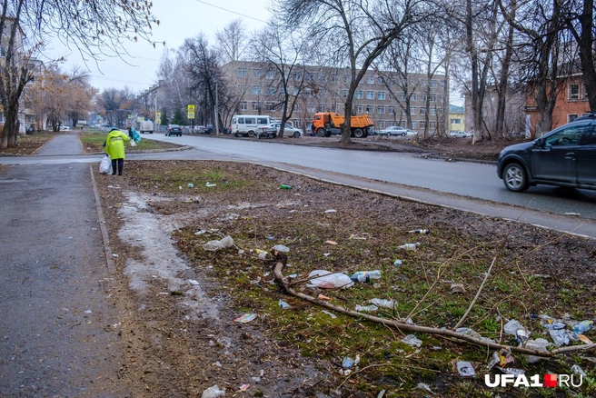 Мусор всплыл по весне | Источник: Булат Салихов / UFA1.RU