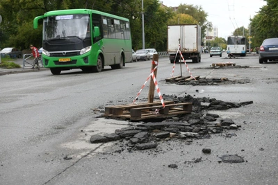 Пробки из-за ям: когда в Новокузнецке отремонтируют дороги