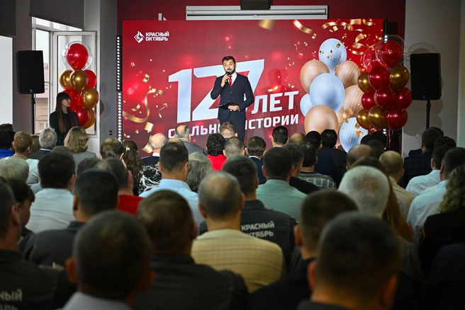 Участие в праздничном мероприятии приняли более 100 человек | Источник: «Красный октябрь»