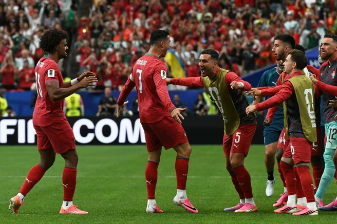 Португальцы празднуют забитый гол | Источник: Fifa.com
