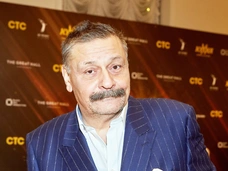 Не пришел на похороны бывшей жены, сбил человека, раскритиковал СВО. Скандалы Дмитрия Назарова