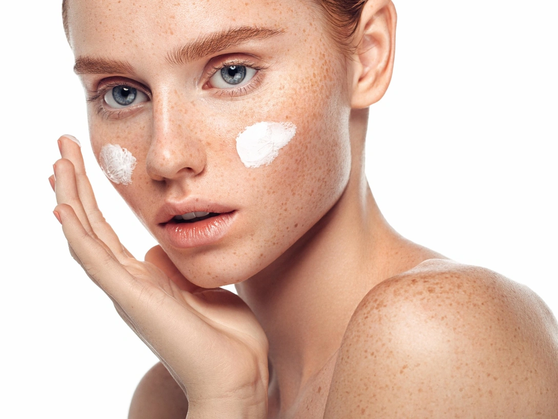 Спасение от сухости кожи: что такое церамиды, и как они работают | marieclaire.ru