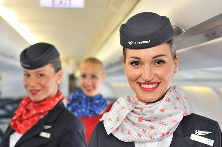 Высокие стандарты: стюардессы из разных стран мира