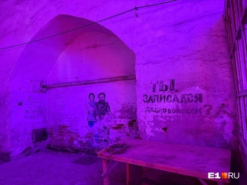 В этом цеху есть пара надписей и арты | Источник: Анастасия Баранова / E1.RU
