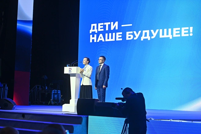 Супружеская пара Устюжаниных выступила с благодарственной речью на главной сцене  | Источник: Максим Воробьев