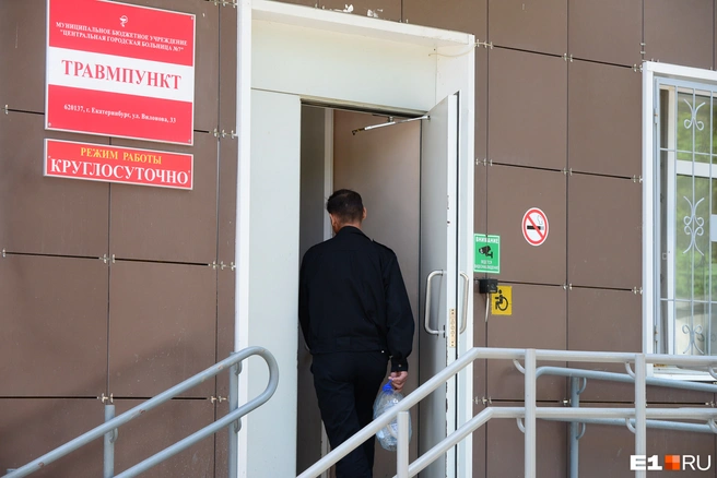 В травмпунктах Екатеринбурга врачам предлагают хорошую зарплату. Перешлите знакомому травматологу нашу подборку вакансий | Источник: Артём Устюжанин / E1.RU