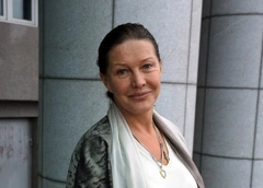 Елена Проклова: «Хочу скорее стать прабабушкой. Что-то у меня девчонки поздние, не хотят рожать»