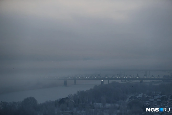 Туман затянул мосты и дороги | Источник: Александр Ощепков