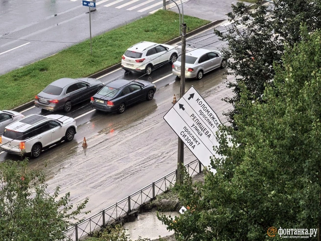 Ночной прорыв устроил водителям утренний сюрприз на Парашютной | Источник: читательница «Фонтанки» Ольга
