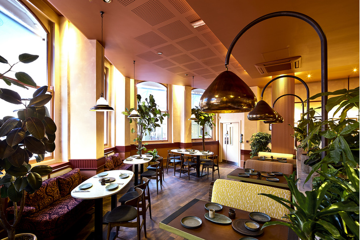 Индийский ресторан Darjeeling Express в Лондоне