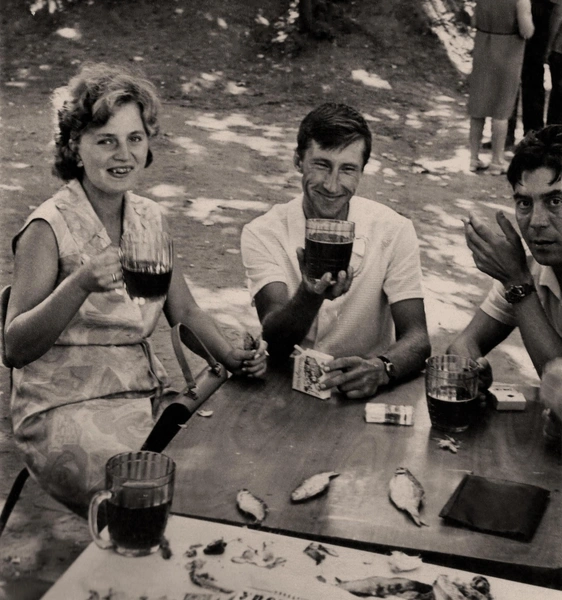 Любители пива. СССР, 1970-е | Источник: Мошков Николай/ИТАР-ТАСС